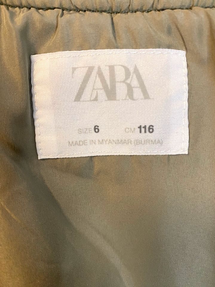 Zara Jacke Übergangsjacke Bomber grün Gr. 116 Top in Haibach Unterfr.