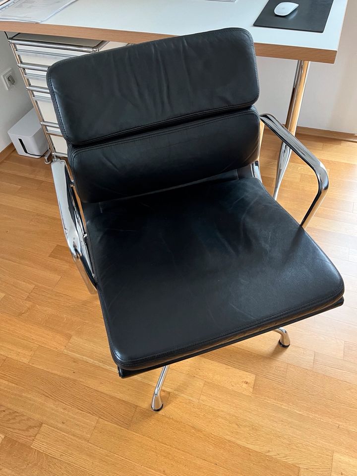 Vitra EA 208 Soft Pad, Leder, schwarz in Frankfurt am Main