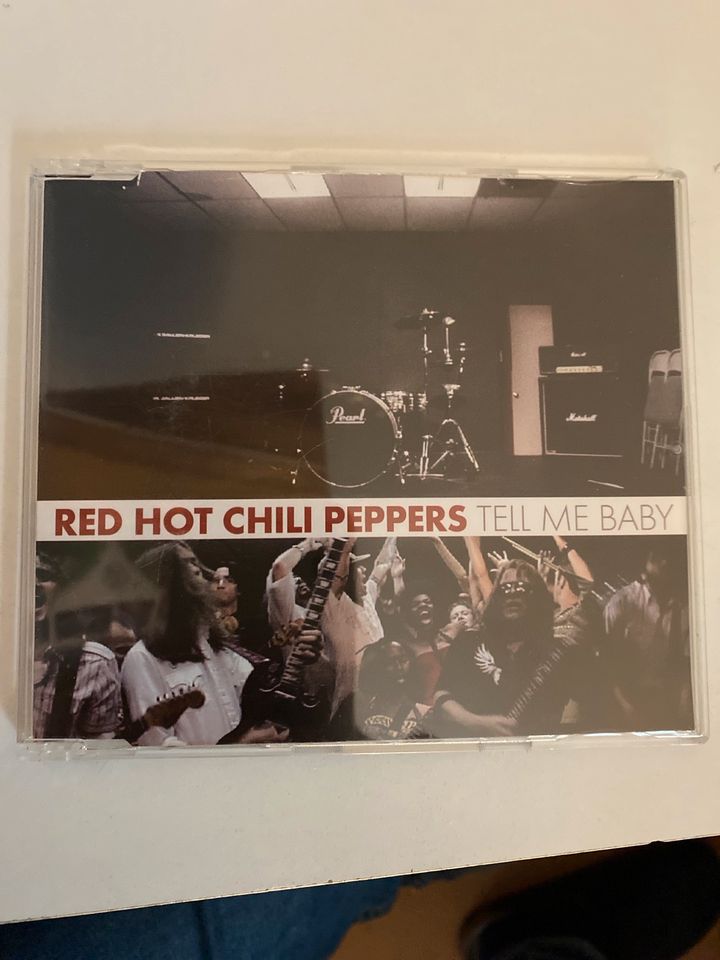 Red Hot Chili Peppers. Tell me Baby in Hamm