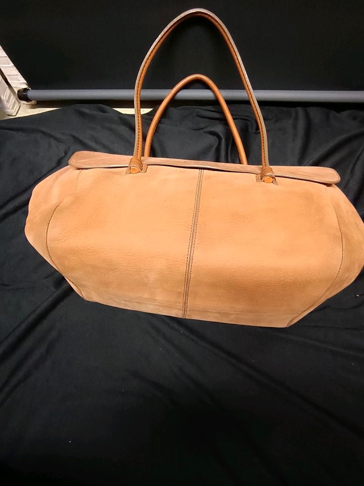 Tod's Tods Tasche Schultertasche Nubukleder Tan Farbe in München