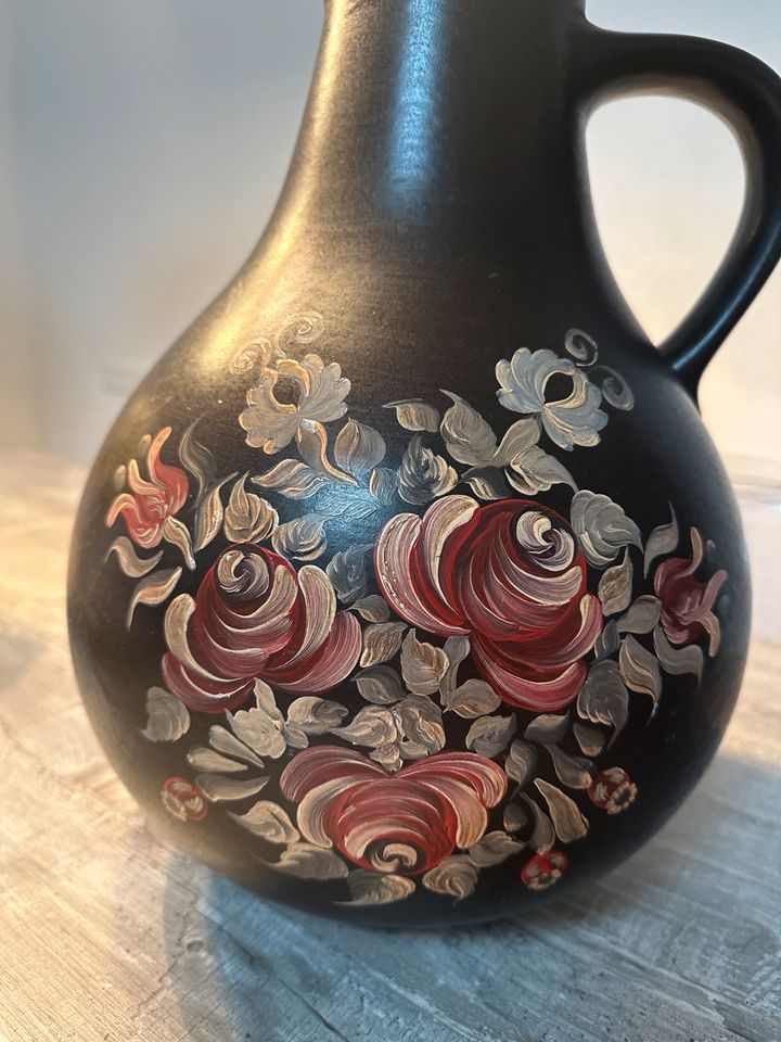 Wunderschöne Vase mit handgemaltem Blumenmuster in Hannover