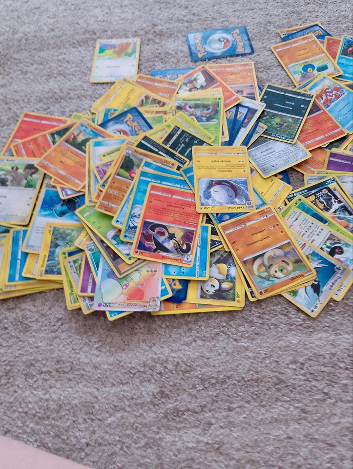 Pokémon Karten Mehr als 100 Karten in Elsdorf