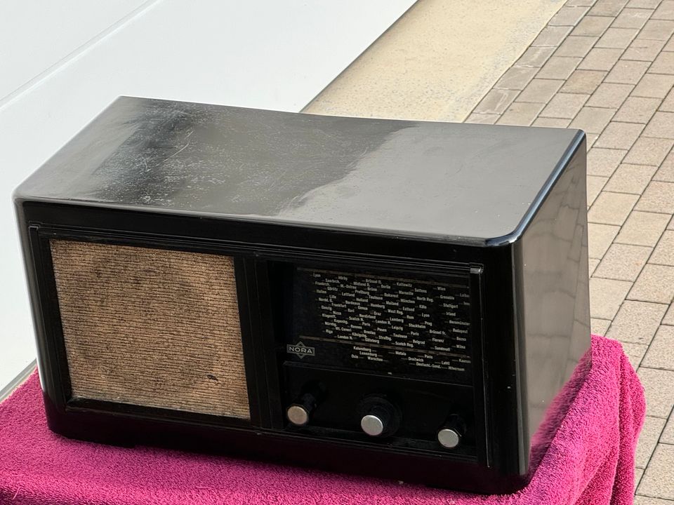 Antik“ NORA Röhrenradio Csardas W28 aud den in Buchen (Odenwald)