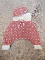 Baby Handgefertigte Hose mit dazugehörigem Lätzchen. Thüringen - Waltershausen Vorschau