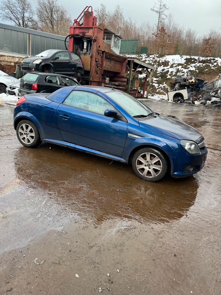 Opel Tigra Twintop 1.8L 92 KW Autoteile Ersatzteile Schlachtfest in Waldbröl