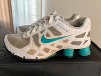 Klassische Schuhe Nike Shox Weiß/Blau (gebraucht) Nürnberg (Mittelfr) - Nordstadt Vorschau