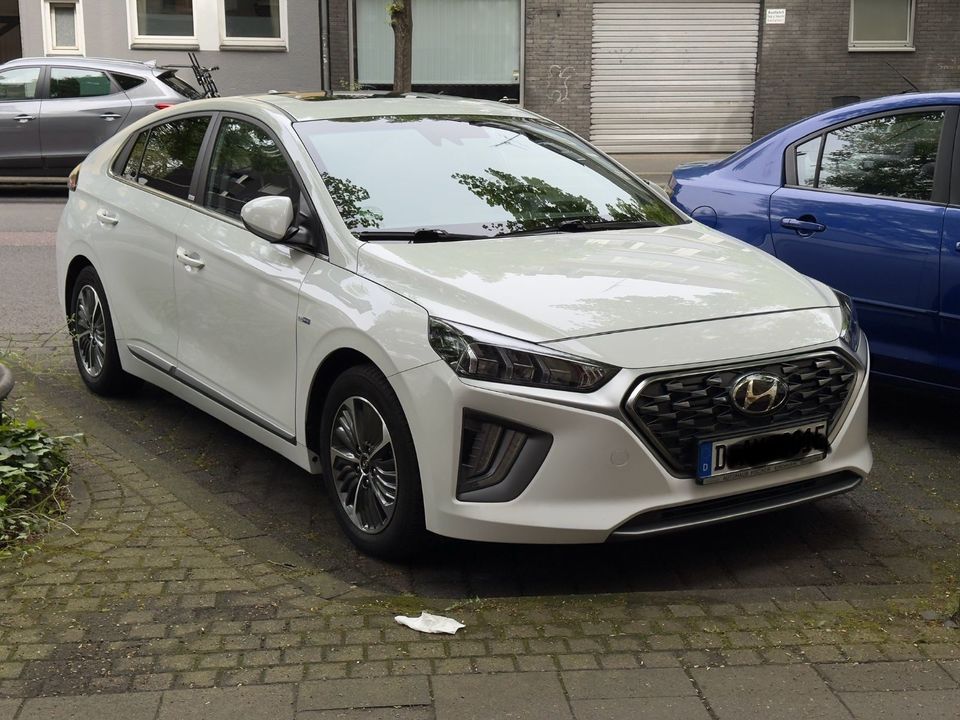 Hyundai IONIQ 1.6l GDi PLUG-IN HYBRID - in Düsseldorf