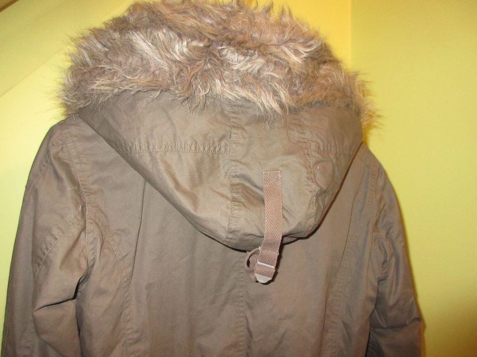 coole Damen Winterjacke XL khujo mit knöpfbarem Fellbesatz Jacke in Hoyerswerda