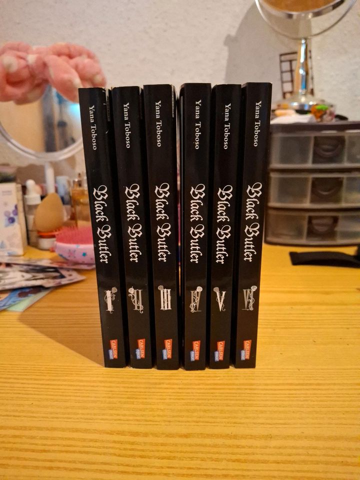 Black butler Manga 1 bis 6 + Gratis Mini sebastian Kissen in Krefeld