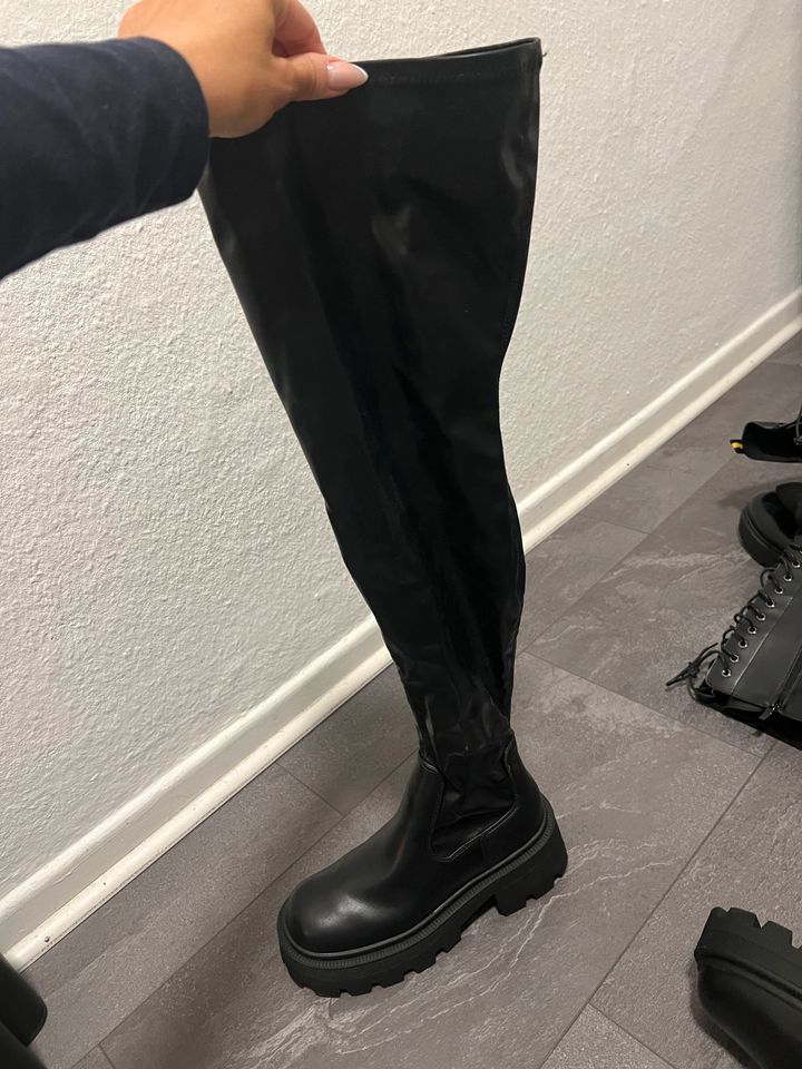 Overknee Stiefel flach in Hannover