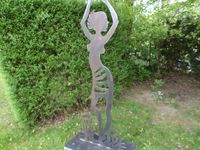 Gartenskulptur/Moderne Kunst Formschöne Figur ca 180cm auf Bodenp Nordrhein-Westfalen - Soest Vorschau
