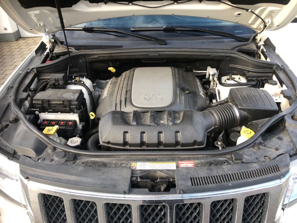 Jeep Grand Cherokee Overland 5.7 V8 HEMI Automati... in Nagold