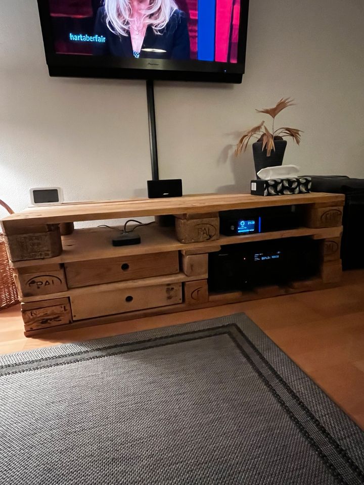 HiFi-Regal Lowboard Europaletten in Goch