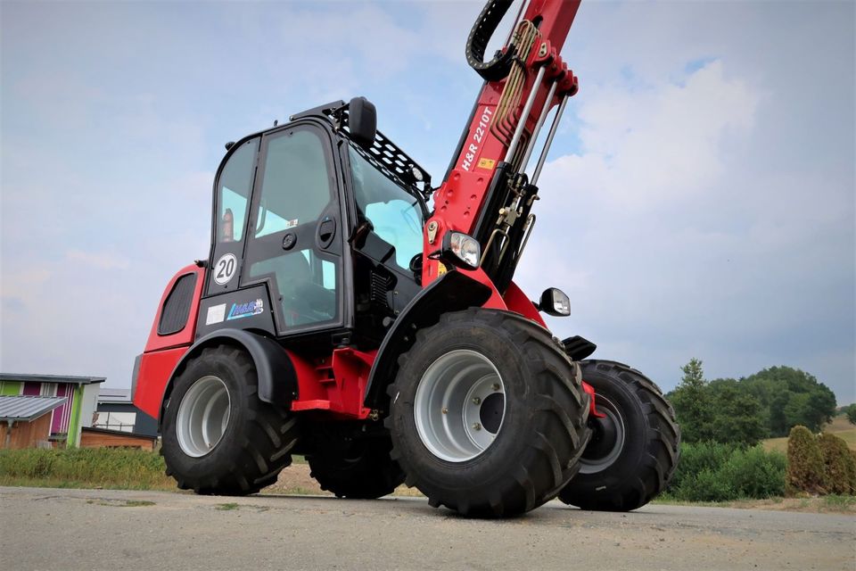 Teleskoplader H&R 2210 T mit Schaufel -Palettengabel-Kubota Motor in Falkenberg