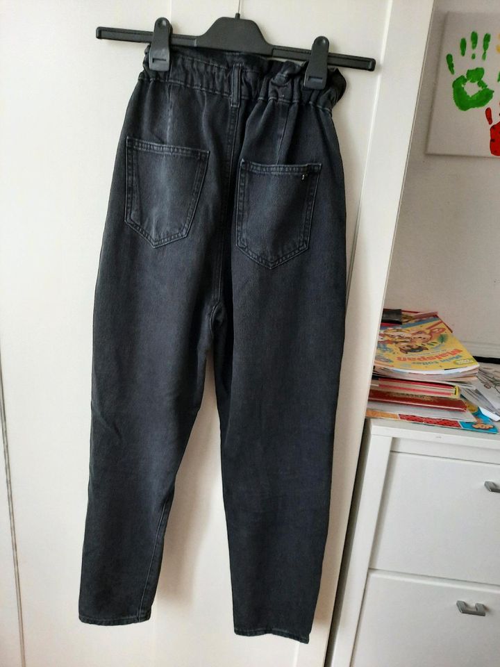 Jeanshosen, Jeans Zara Gr. 34 in Winnenden