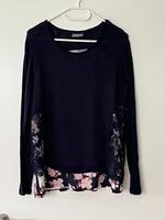 Bluse Strickshirt in M mit Spitzeneinsatz Niedersachsen - Garrel Vorschau