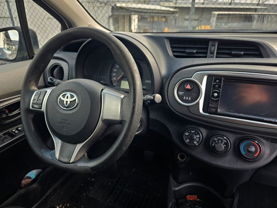 Toyota Yaris 1,0-l-Dual-VVT-i Cool in Menden
