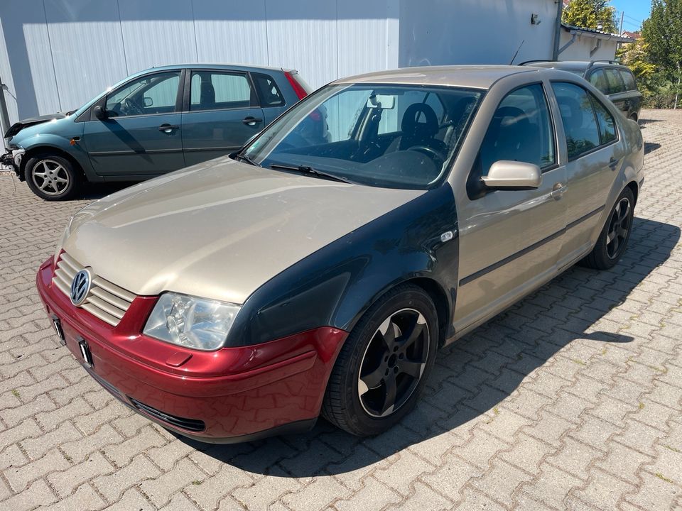 Vw Bora 2.0 Klima Alu Sitzhzg. 3.Hd. orig.208tkm Tüv/Au 08/24 in Schkeuditz