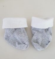 Baby Socken Gr.11-14 weiß/hellgrau_neugeborenen Söckchen Neuhausen-Nymphenburg - Neuhausen Vorschau