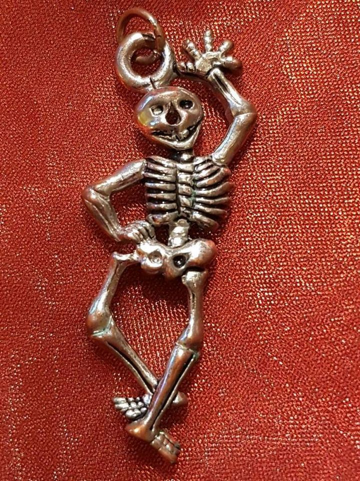 Ganzkörper Skelett Anhänger, Full Body Silver Skeleton Pendant,  handgefertigter hängende Skelett, Halloween-Skelett-Ornamente,  Gothic-Skelett-Schmuck