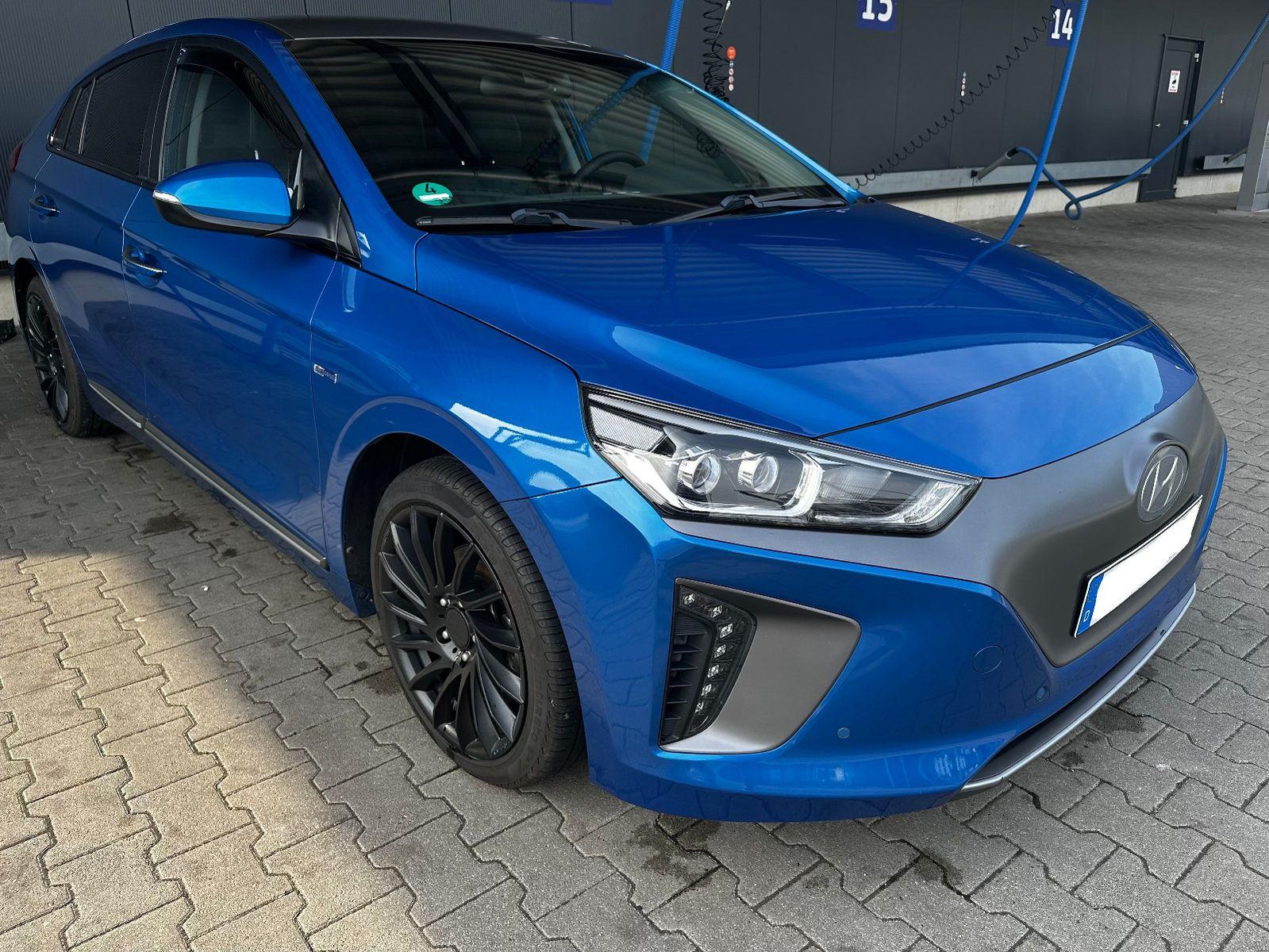 Abbildung des Autos Hyundai IONIQ ELEKTRO Pr…