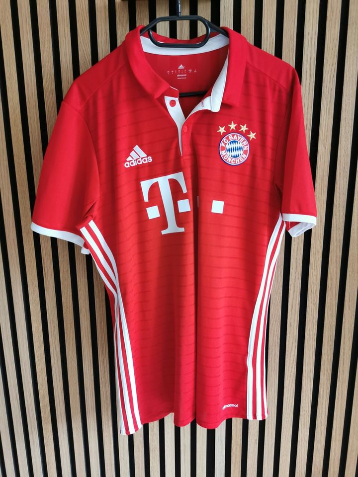 FC Bayern München Trikot 2016/2017 Gr. L, ohne Namen, top Zustand in Bielefeld