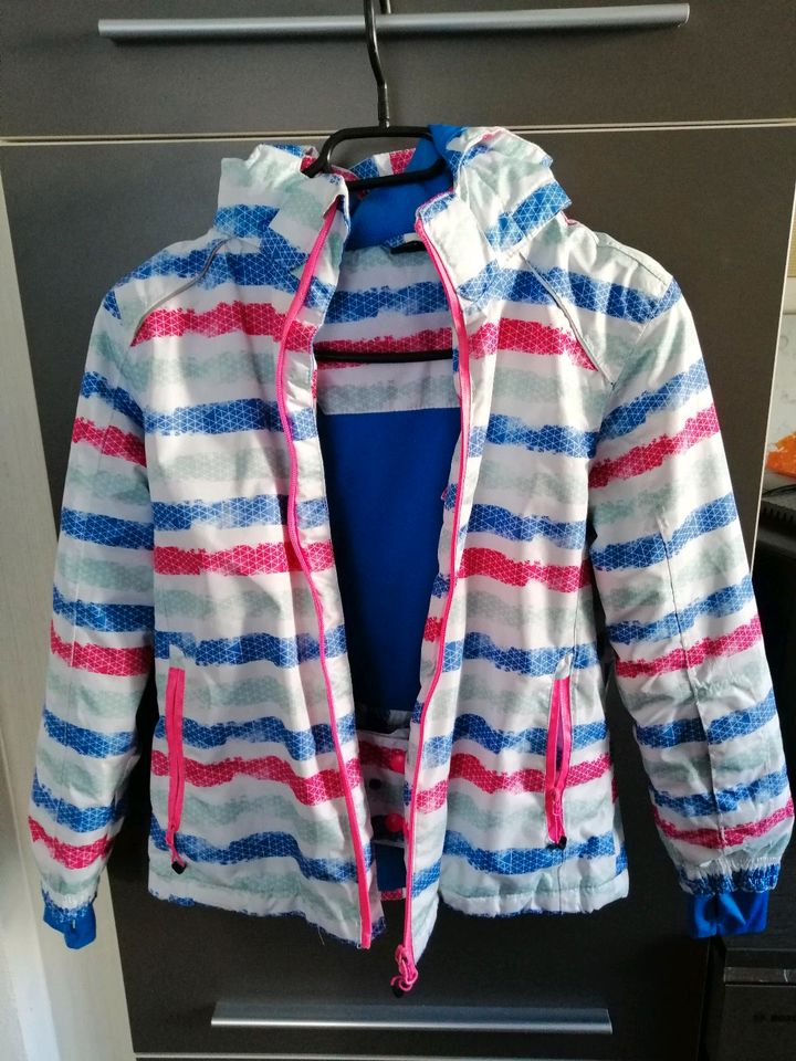 Kinder Jacke Gr. 134/140 in Marktl