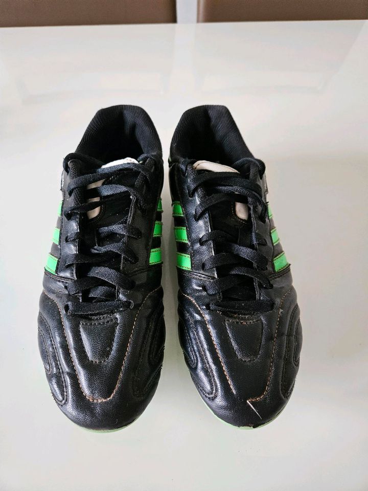 Fußballschuhe/ Sportschuhe Größe 40 in Eystrup