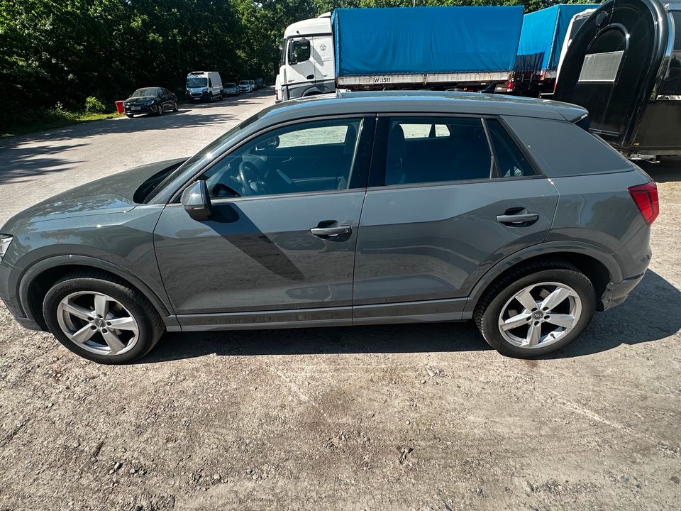 Audi Q2 30 TFSI Sport in Hamburg