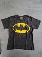 Batman Tshirt Gr 122 Nordrhein-Westfalen - Kürten Vorschau