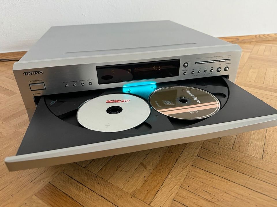 Onkyo DX-C 390 6fach CD Wechsler CD Player silber in Bahrdorf