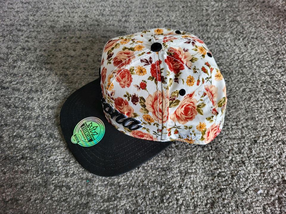 Cappy Verona Italien neu mit Blumenmuster in Kiel