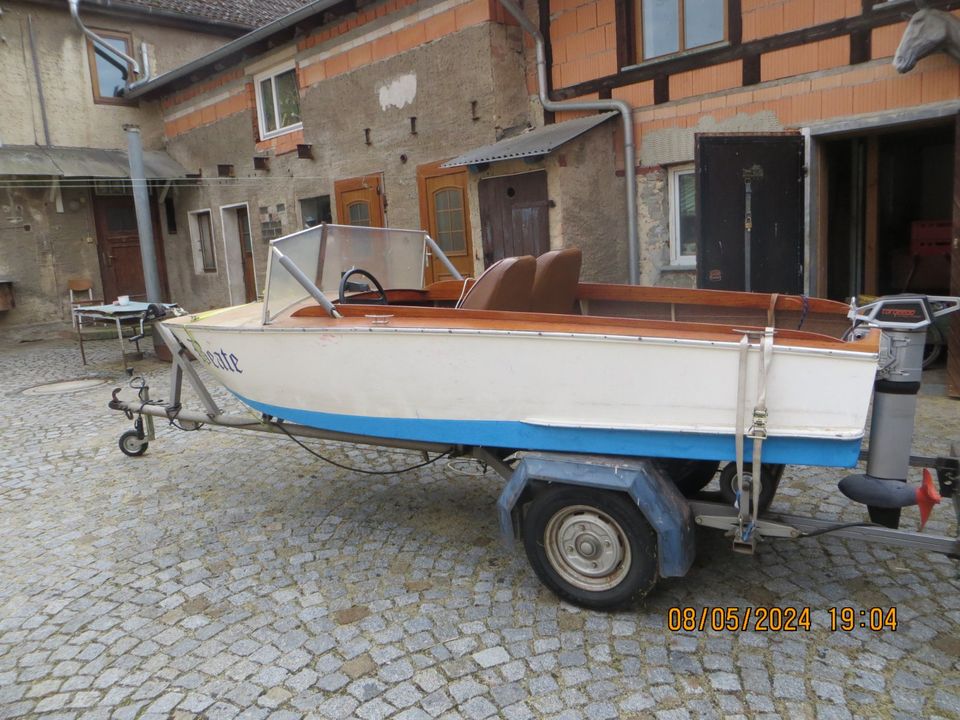 Motorboot mit Zubehör in Magdala