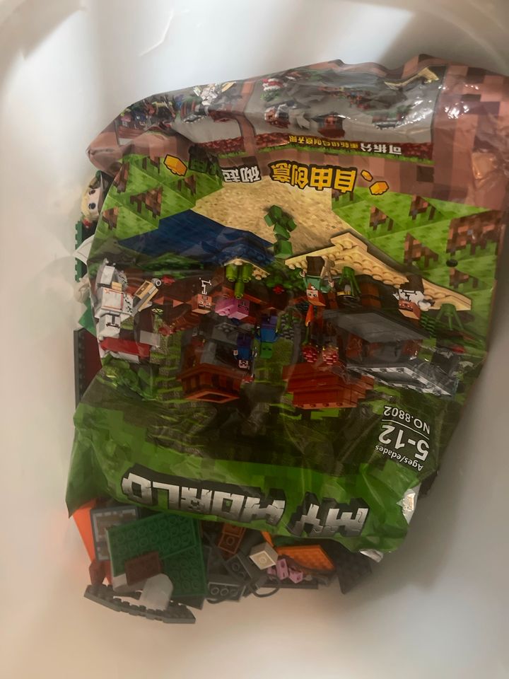 Lego Super Mario City Minecraft Jurassic World Set mit Trofast in Berlin