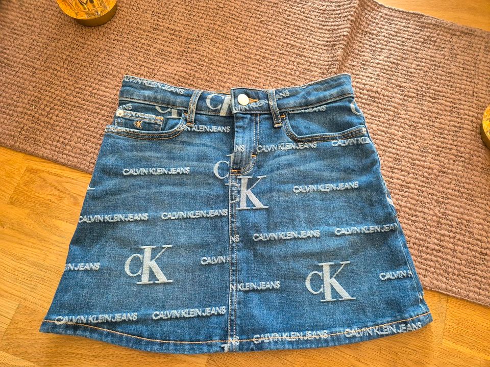 Calvin Klein Jeansrock Rock 152 neuwertig in Elsdorf