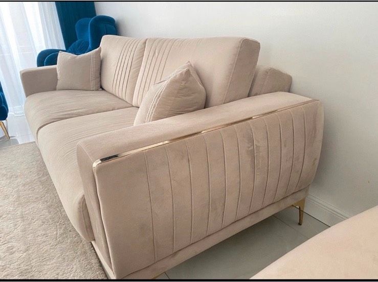 Sofa beige mit goldenen Details 3+2 in Raisdorf