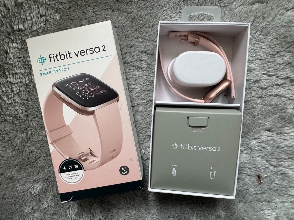 Fitbit Versa 2 Smartwatch Rosé in Hoyerswerda