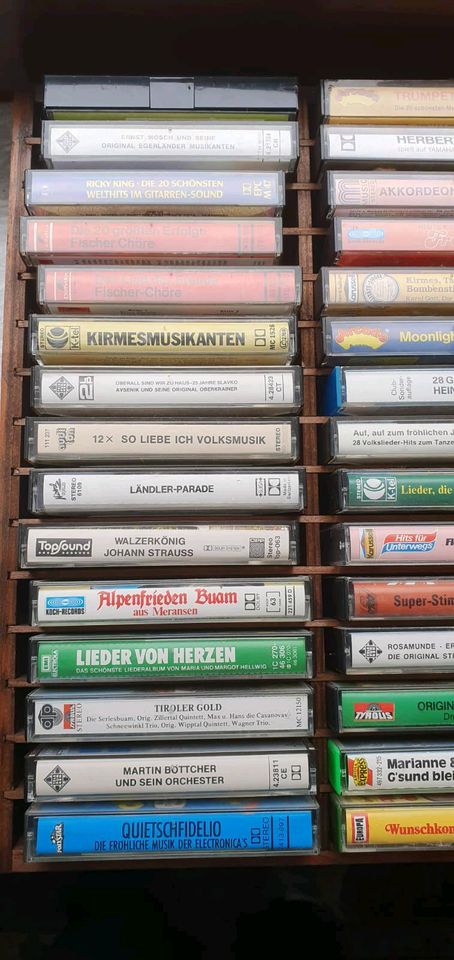 45 Musikkassetten Originale in Holzbox in Völklingen