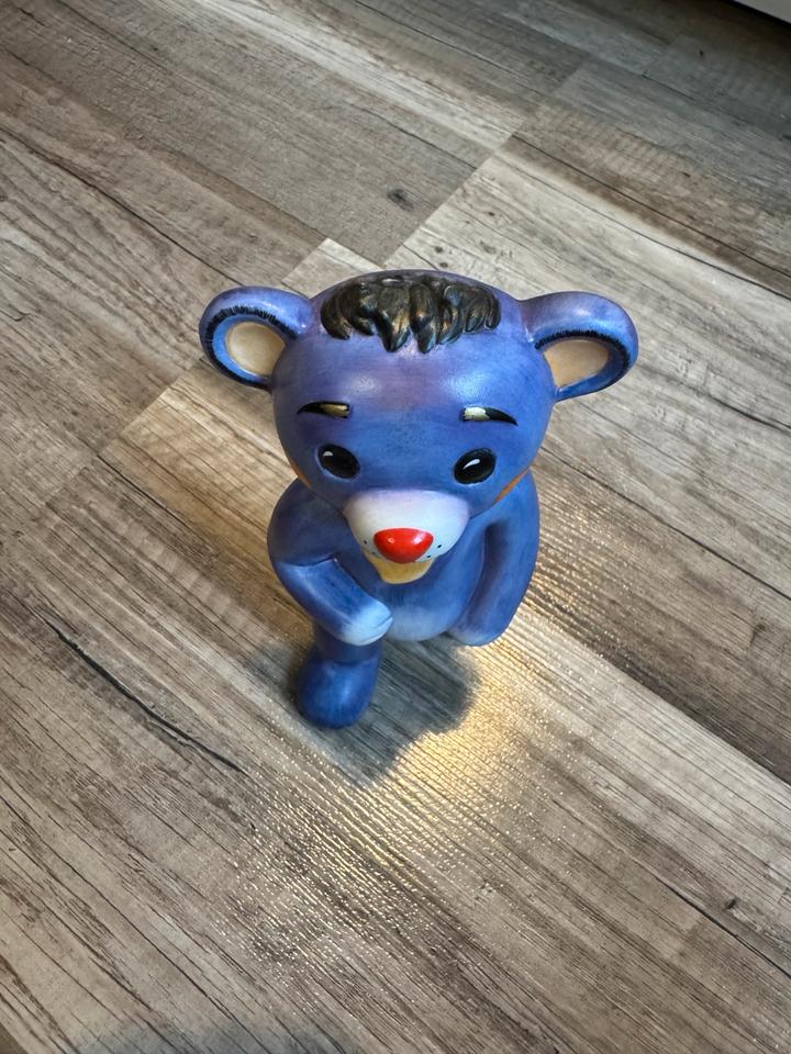 Wachtmeister Teddy Bär Tibaldo Goebel Porzellan Figur lila in München