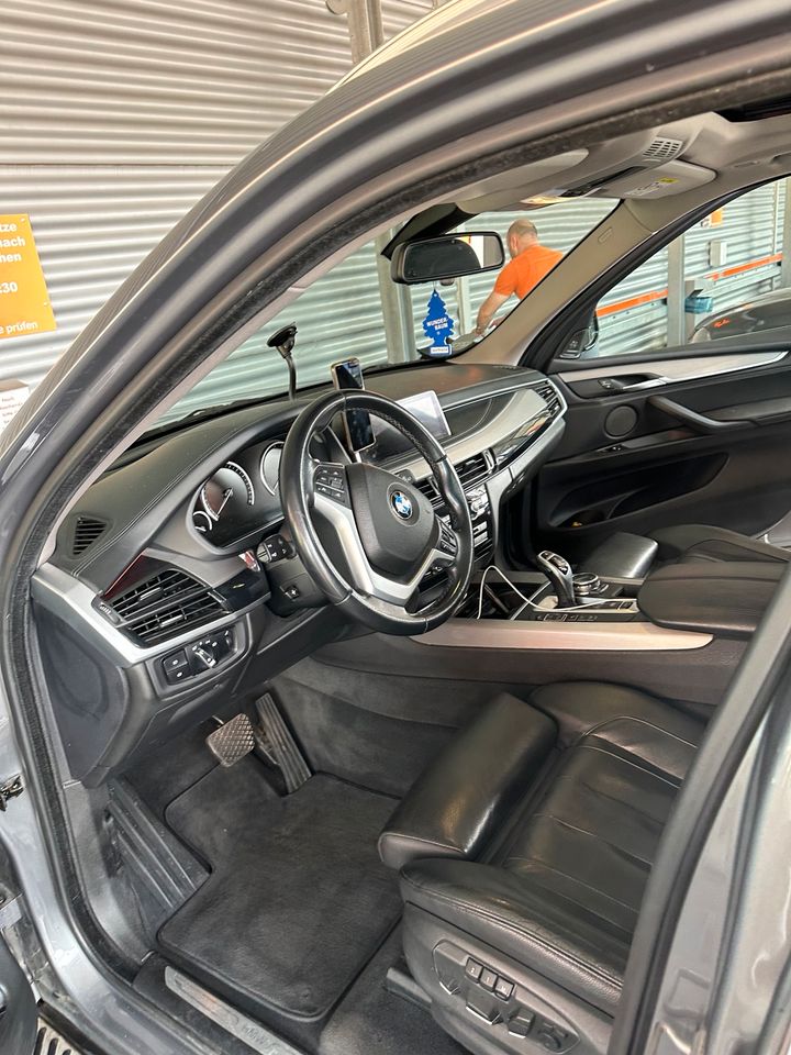 BMW X5 3,0 Diesel,Alufelgen Panaromadach Volleder in Pforzheim