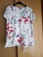 C&a tshirt weiß Blumenprint Gr.L vorne mit Knoten Niedersachsen - Hinte Vorschau