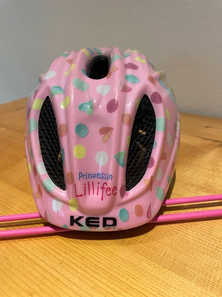 Fahrradhelm und Fahrradwimpel im Set „Prinzessin Lillifee“ in Obrigheim