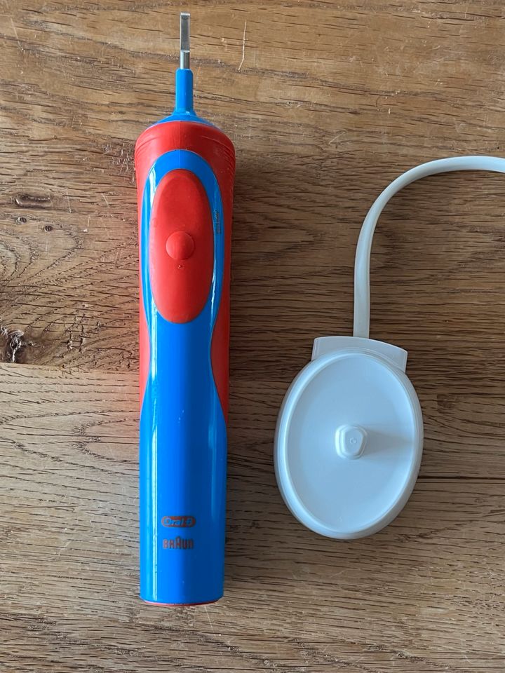 Oral B elektrische Zahnbürste Kinder 3757 3709 in Berlin