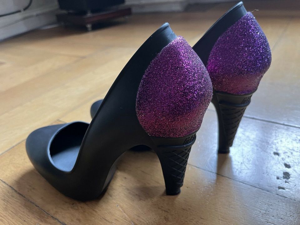 Original Karl Lagerfeld + Melissa Pumps schwarz mit lila Glitzer in Berlin