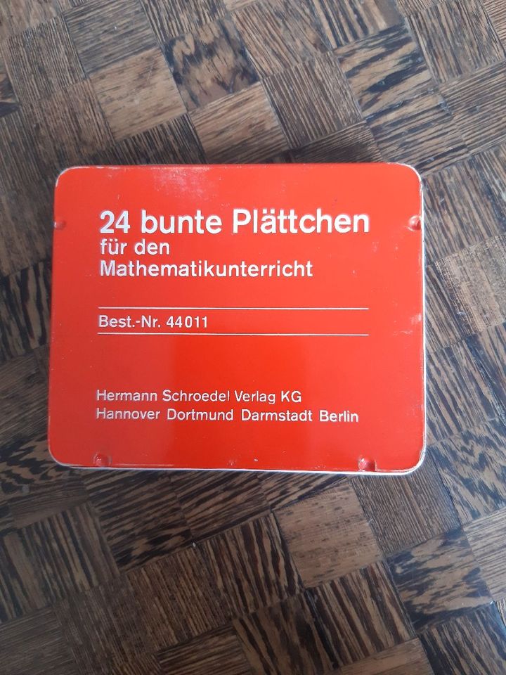 Rarität 24 bunte Plättchen für den Mathematikunterricht in Düsseldorf