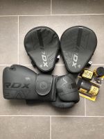 Set 2 RDX Boxhandschuhe 2 Handpratzen und neue Bandagen Hessen - Darmstadt Vorschau