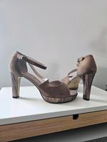 Pumps High Heels Wildleder Gr.40 s.Oliver Plateu metallic Niedersachsen - Cuxhaven Vorschau