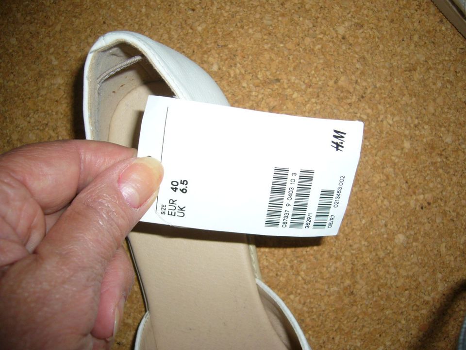 H&M, Sandalen, große Strasssteine, beige, Gr. 40, Neu!!!! in Eitorf