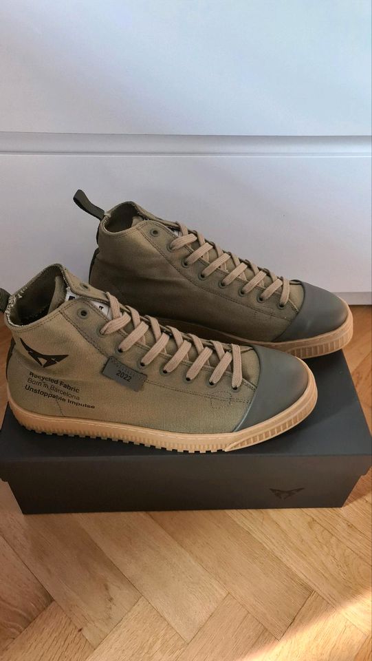 CUPRA [Born Formentor] Mikakus Khaki Schuhe Sneaker Gr 43 / 8,5 in Frankfurt am Main