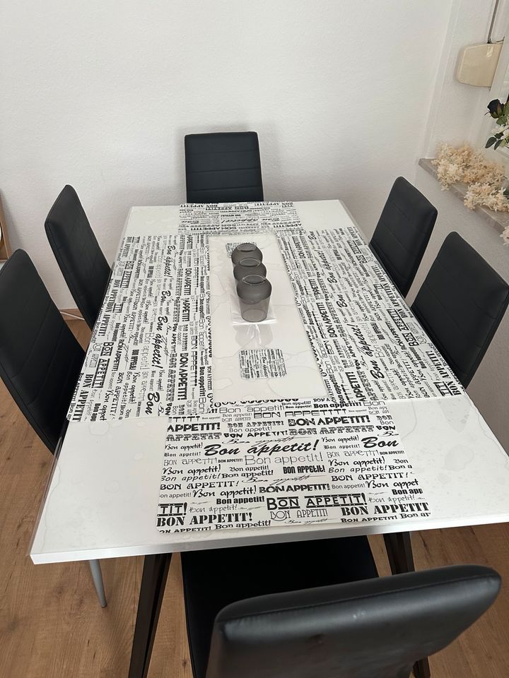 Esstisch mit Stühlen in Leverkusen